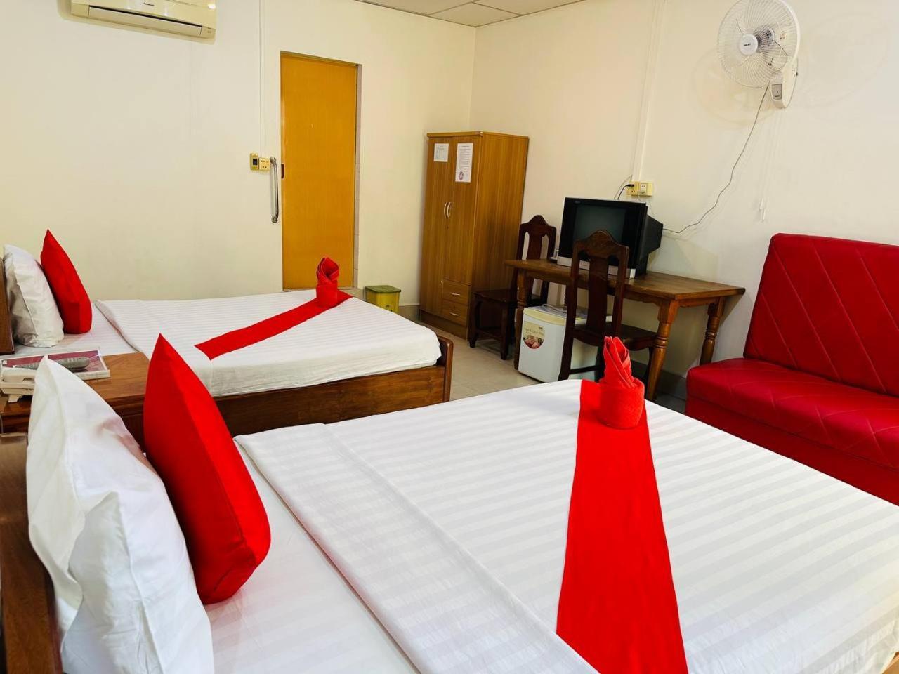 Hotel Capitol One Phnom Penh Zewnętrze zdjęcie