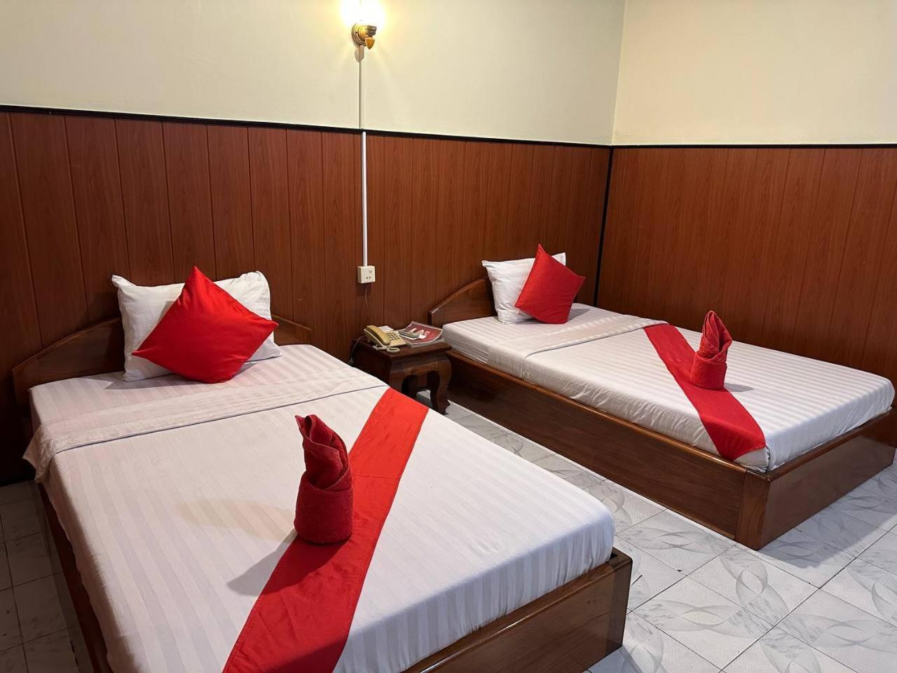 Hotel Capitol One Phnom Penh Zewnętrze zdjęcie